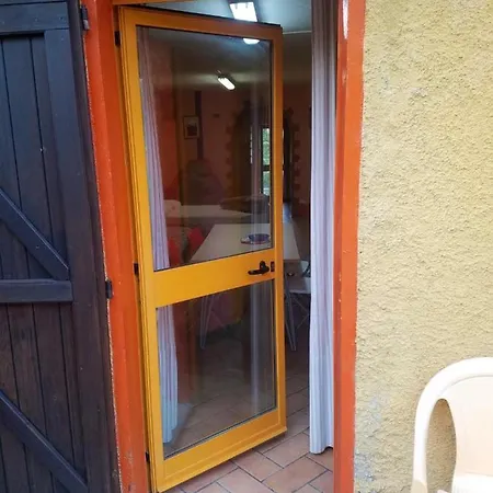 With One Bedroom In Maserno With Shared Pool And Enclosed Garden דירה *